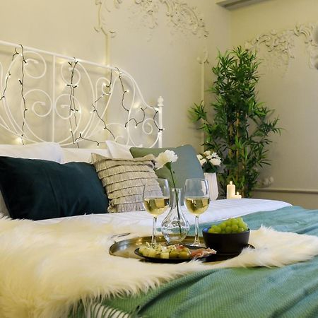 Cozy Studio Overlooking The Old Town Bucharest Exterior photo