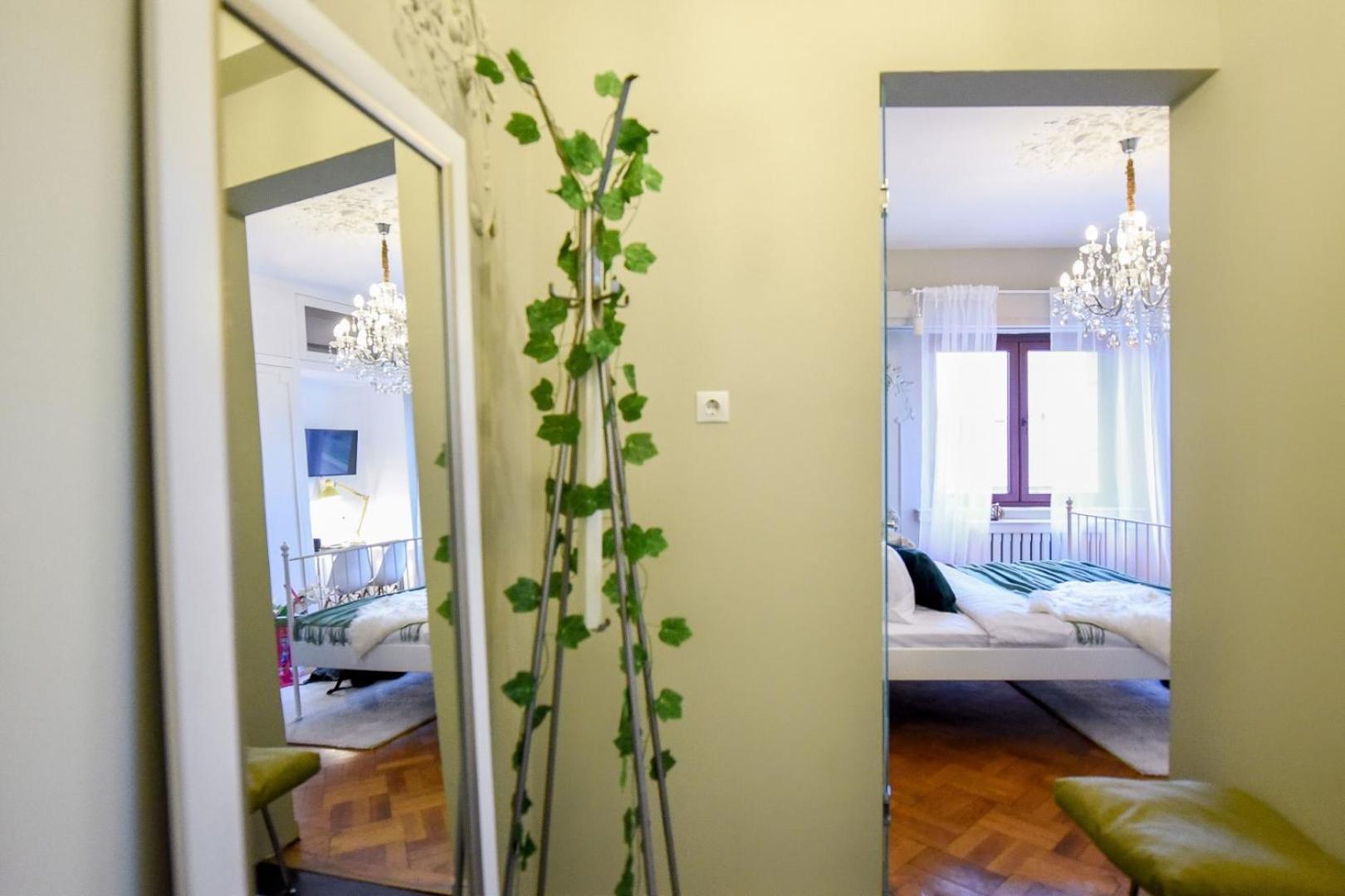 Cozy Studio Overlooking The Old Town Bucharest Exterior photo